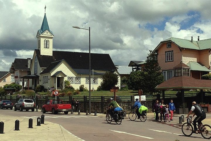 Puerto Varas, arquitectura y vida local