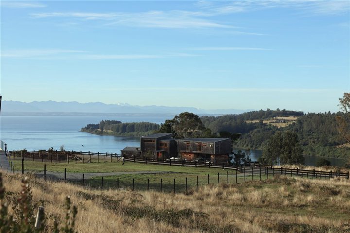 Arquitectura contemporánea frente al lago